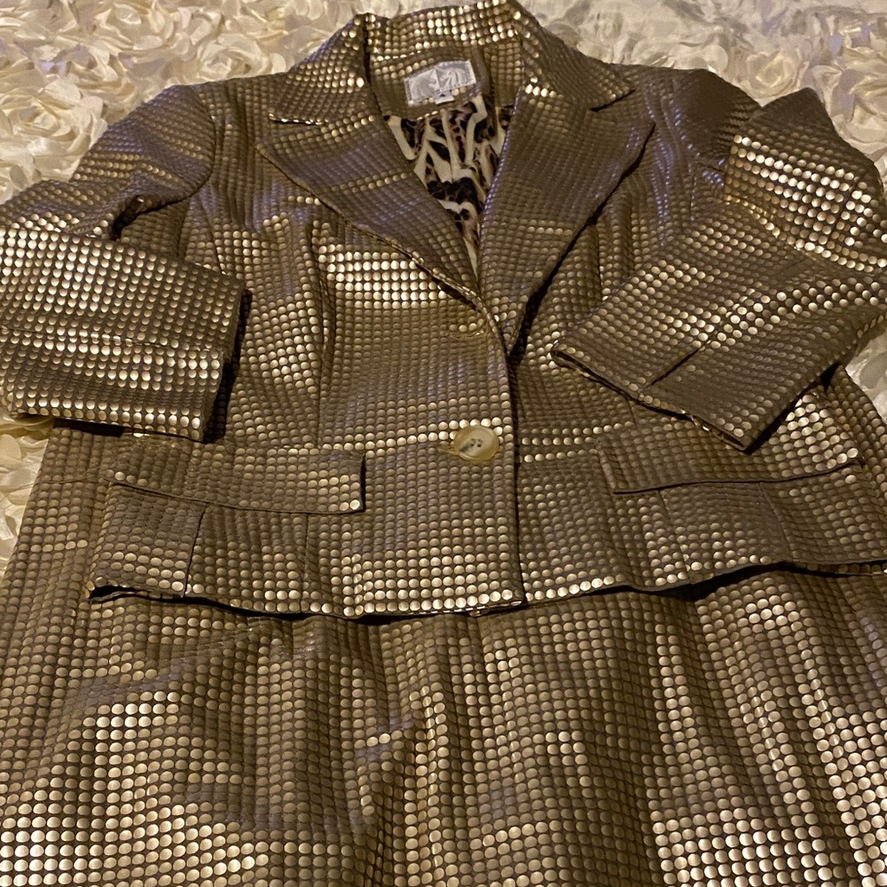 Alberto Makali Gold Blazer & Skirt - Picture 3 of 9